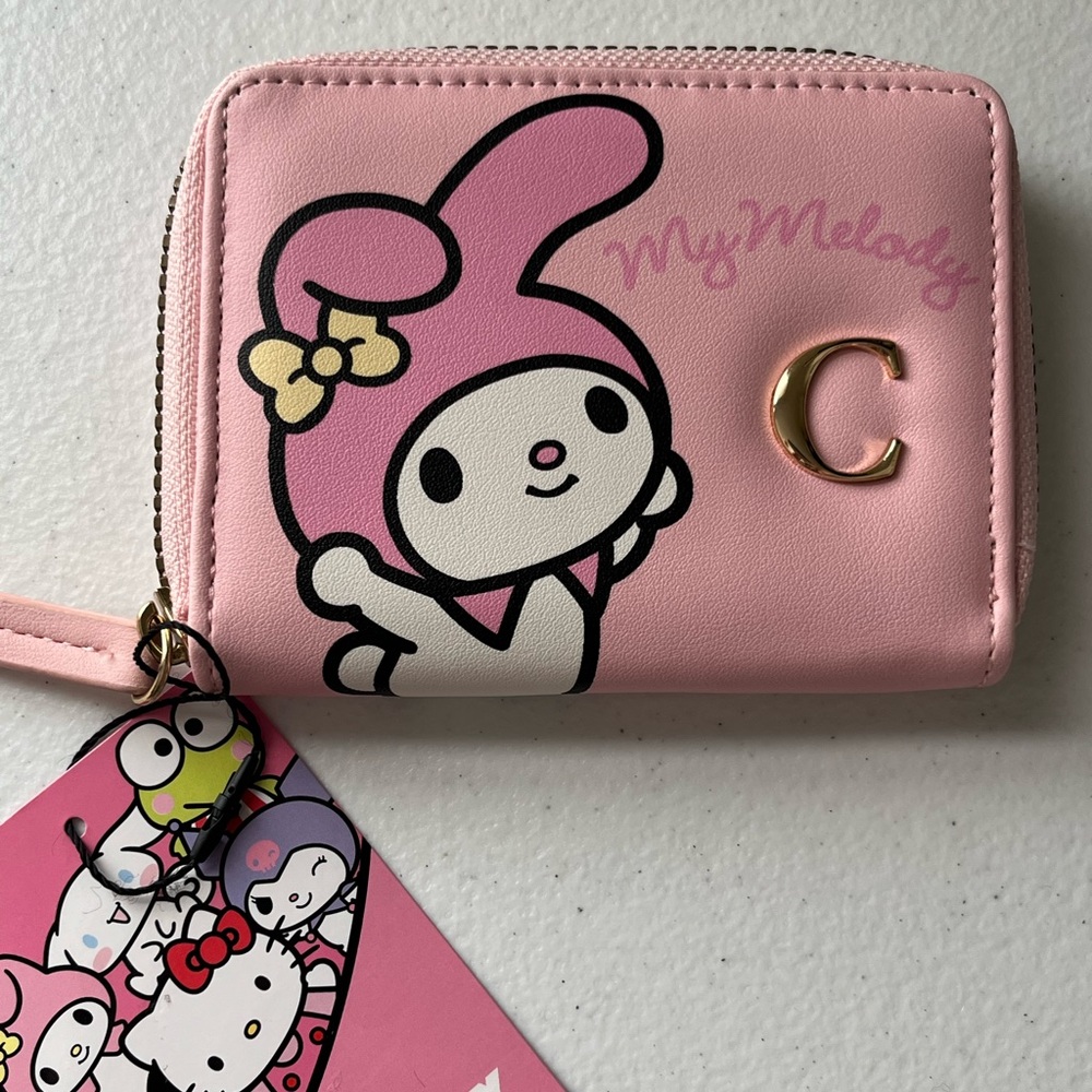 Hello Kitty Pink Accessory Bundle | Beanie, Gloves, Wallet, Watch & Keychain - Picture 9 of 17